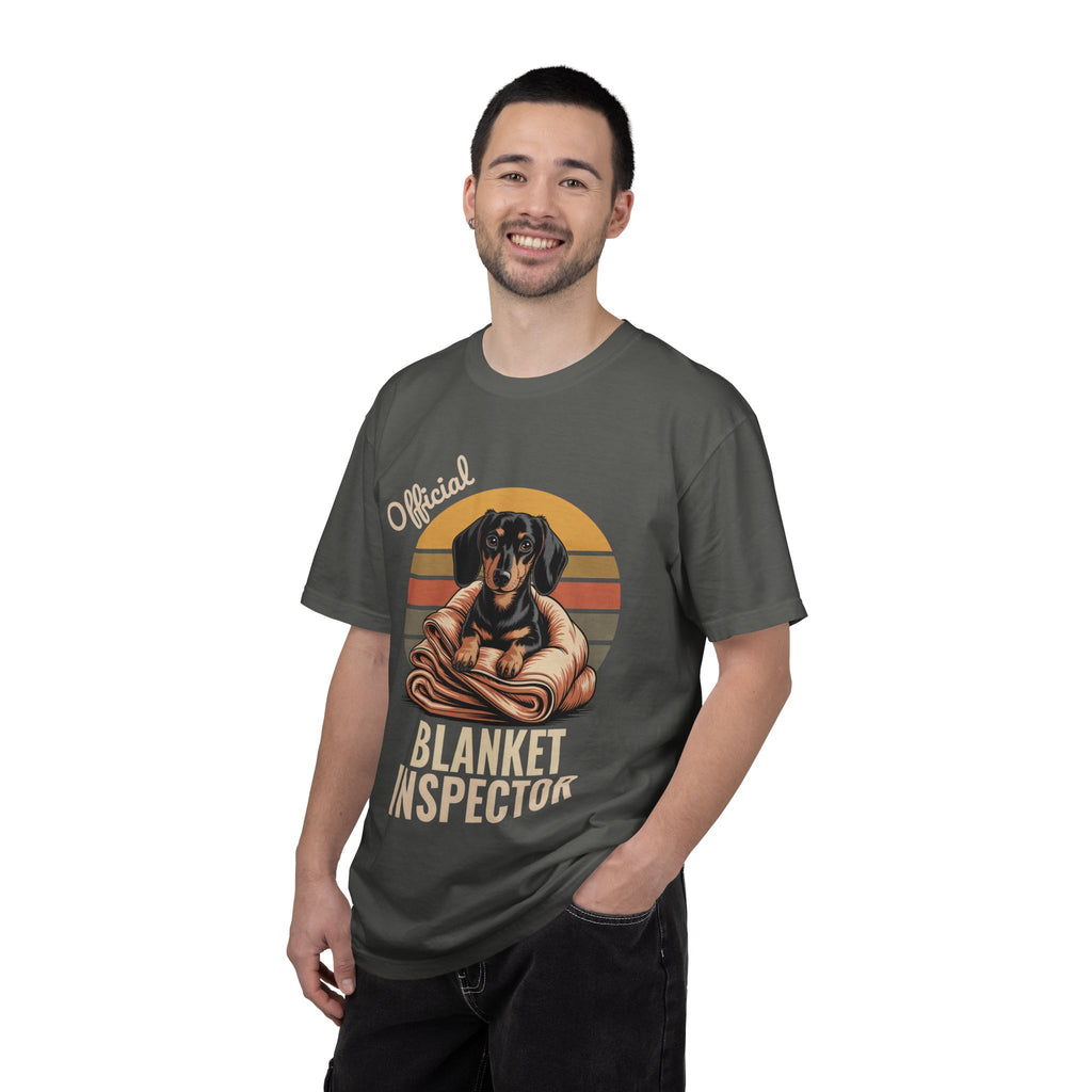 Funn Blanket Inspector T-Shirt — Cute Dachshund Dog Retro Tee