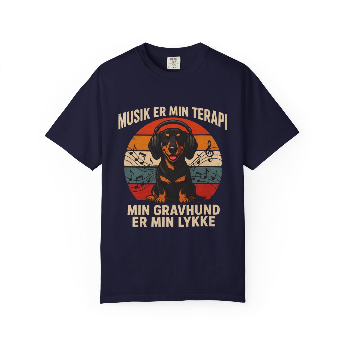 Dachshund Music Therapy T-Shirt — "Musik er min terapi, min gravhund er min lykke"