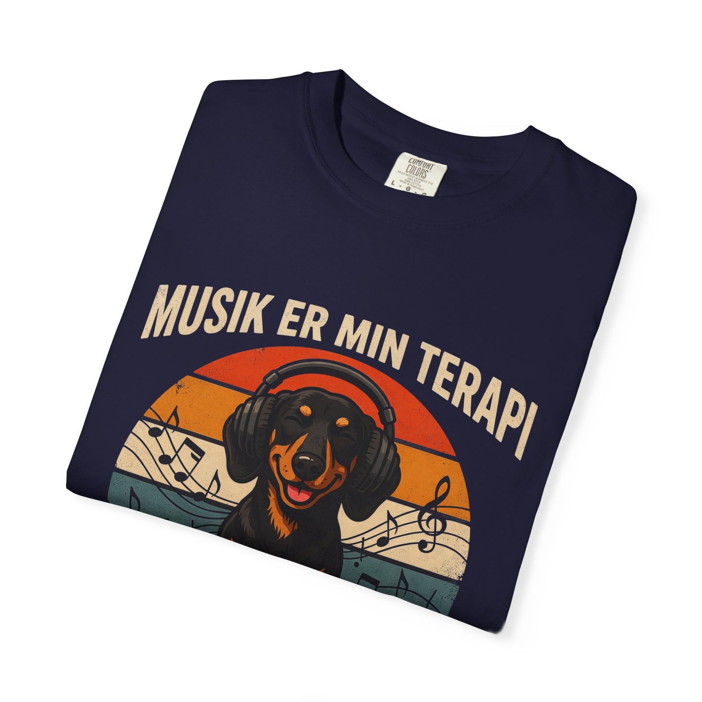 Dachshund Music Therapy T-Shirt — "Musik er min terapi, min gravhund er min lykke"
