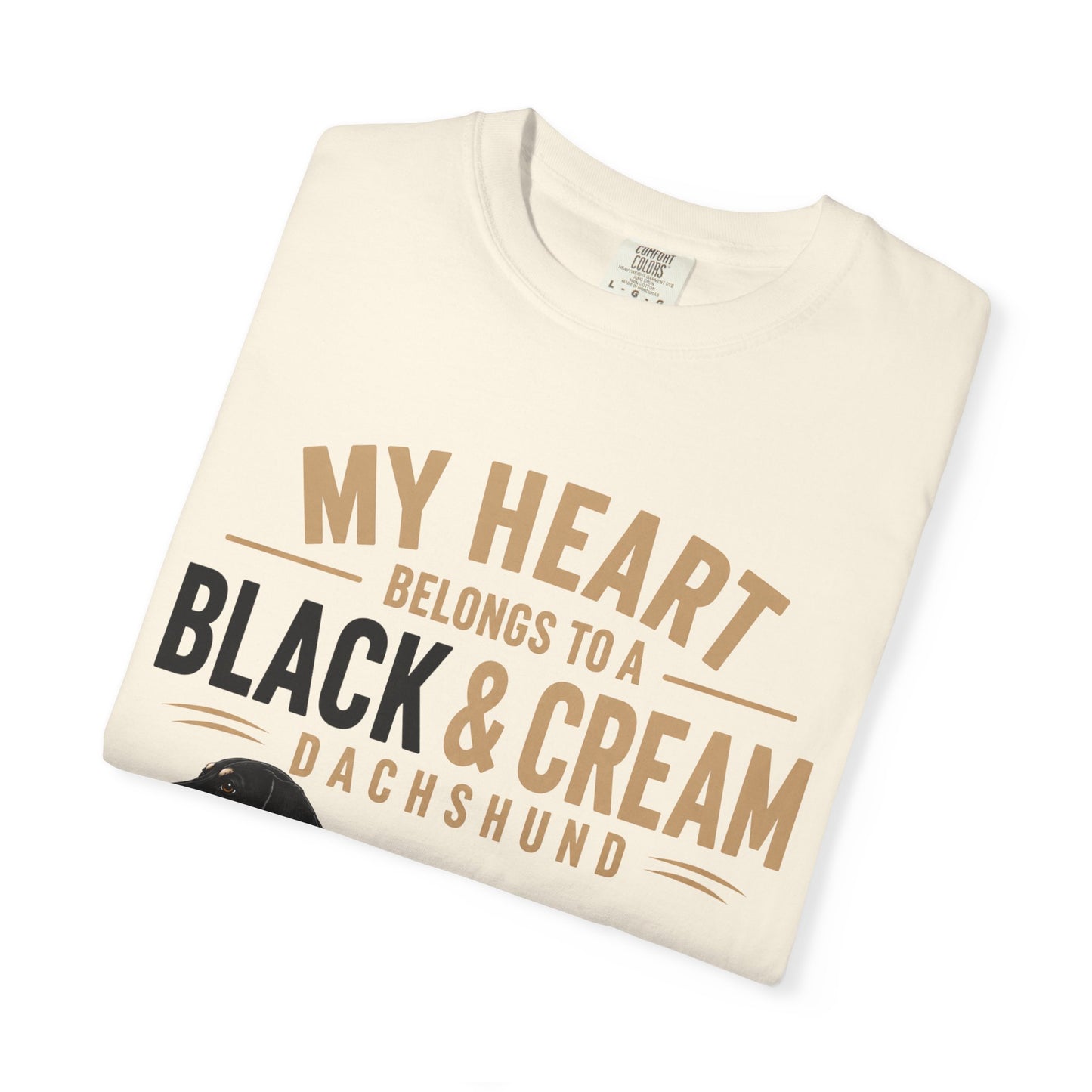 Sort & Creme Gravhund T-shirt — "Mit Hjerte Tilhører en Sort & Creme Gravhund"