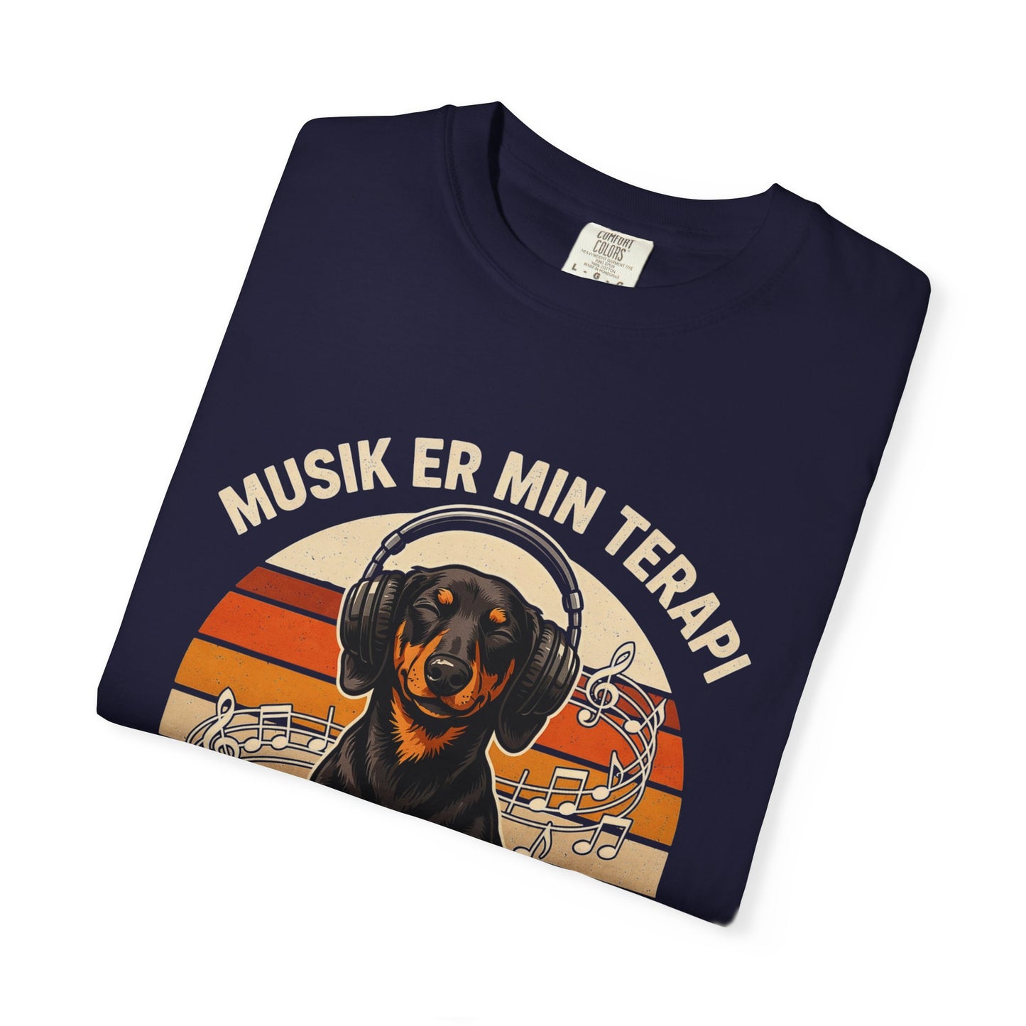 Dachshund Music Therapy T-Shirt – "Musik er min terapi, min gravhund er min lykke"