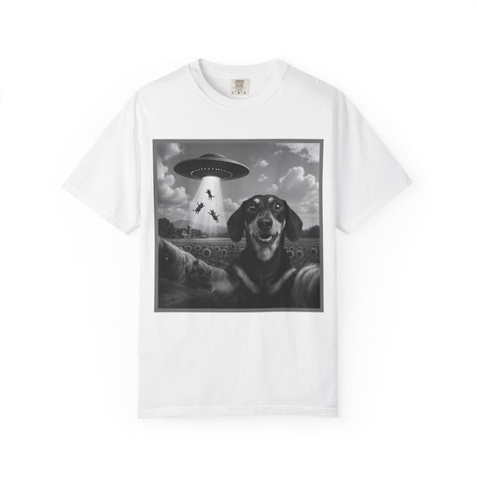 Alien Abduction Dachshund T-Shirt Retro UFO Dog Graphic Tee
